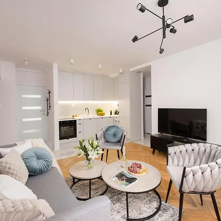 Pulawska Mokotow 2-bedroom & Living Room, Balcony & Free Parking On Site *