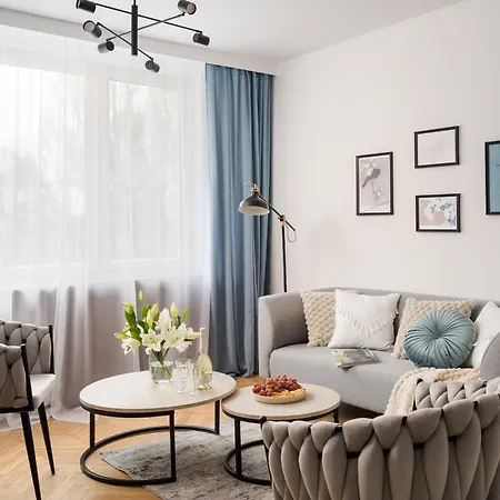 Pulawska Mokotow 2-bedroom & Living Room, Balcony & Free Parking On Site Lägenhet