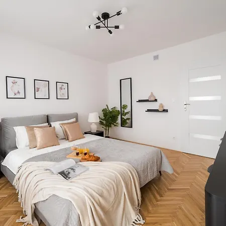 Pulawska Mokotow 2-bedroom & Living Room, Balcony & Free Parking On Site Apartment