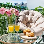 Apartamento Pulawska Mokotów 2-bedroom&living Room, Balcony&free Parking On Site