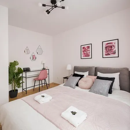 Pulawska Mokotów 2-bedroom&living Room, Balcony&free Parking On Site Varsovia