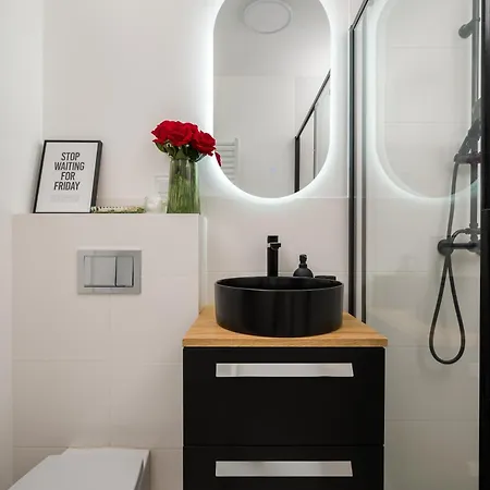 Apartment Pulawska Mokotow 2-bedroom & Living Room, Balcony & Free Parking On Site *