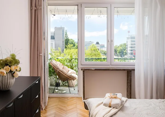 Apartment Pulawska Mokotow 2-bedroom & Living Room, Balcony & Free Parking On Site *