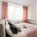 Pulawska Mokotow 2-bedroom & Living Room, Balcony & Free Parking On Site * وارسو