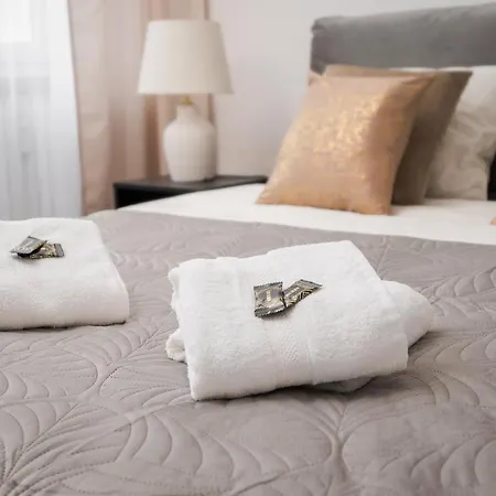 Pulawska Mokotow 2-bedroom & Living Room, Balcony & Free Parking On Site דירה ורשה
