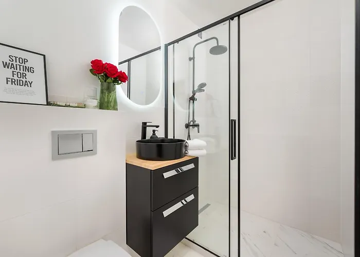 Pulawska Mokotow 2-bedroom & Living Room, Balcony & Free Parking On Site Apartment *