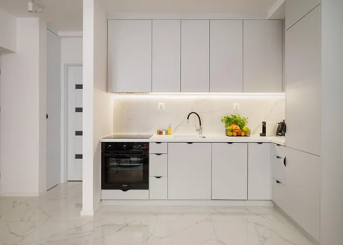 Apartment Pulawska Mokotow 2-bedroom & Living Room, Balcony & Free Parking On Site *