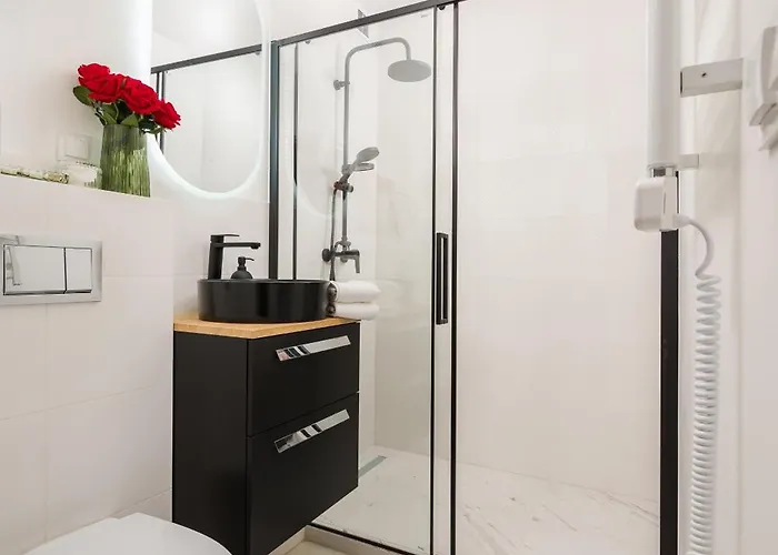 Pulawska Mokotow 2-bedroom & Living Room, Balcony & Free Parking On Site Apartment *