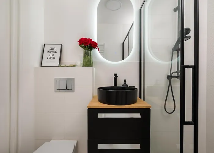 Apartment Pulawska Mokotow 2-bedroom & Living Room, Balcony & Free Parking On Site *